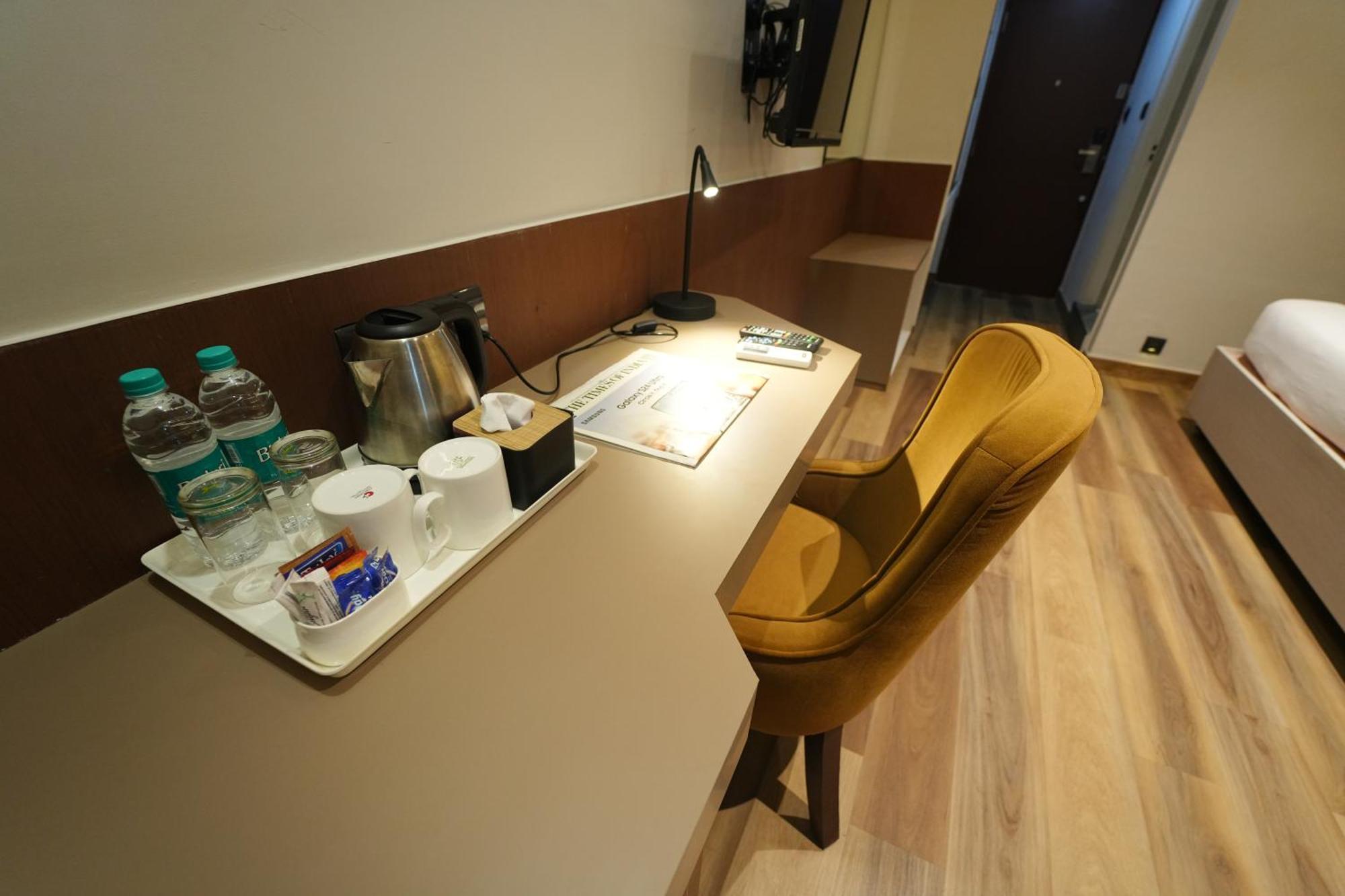 Vaishnavi Residency Hotel Bangalore Bagian luar foto