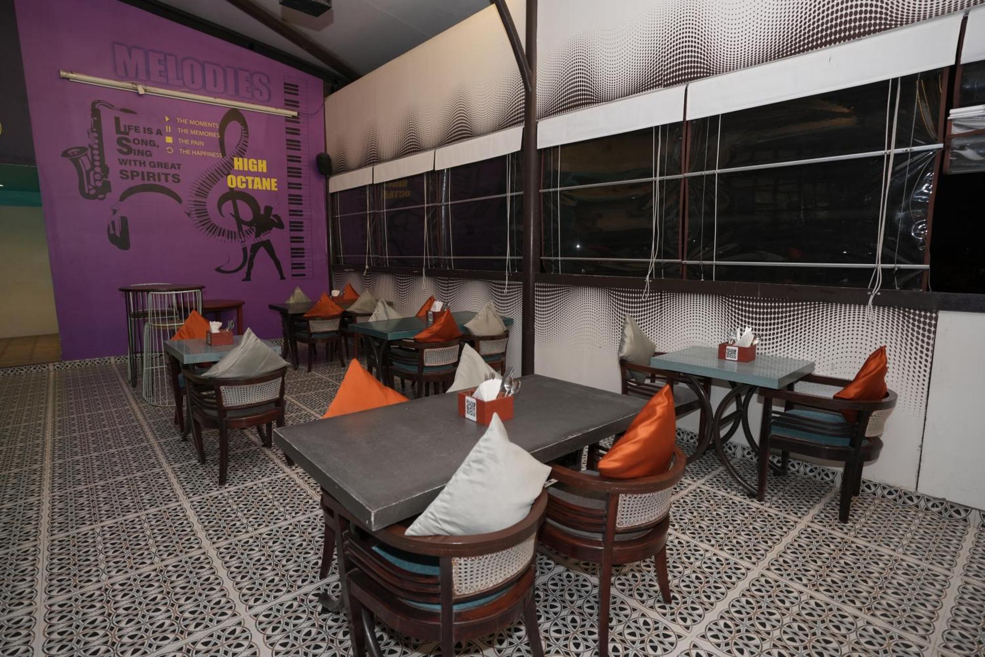 Vaishnavi Residency Hotel Bangalore Bagian luar foto