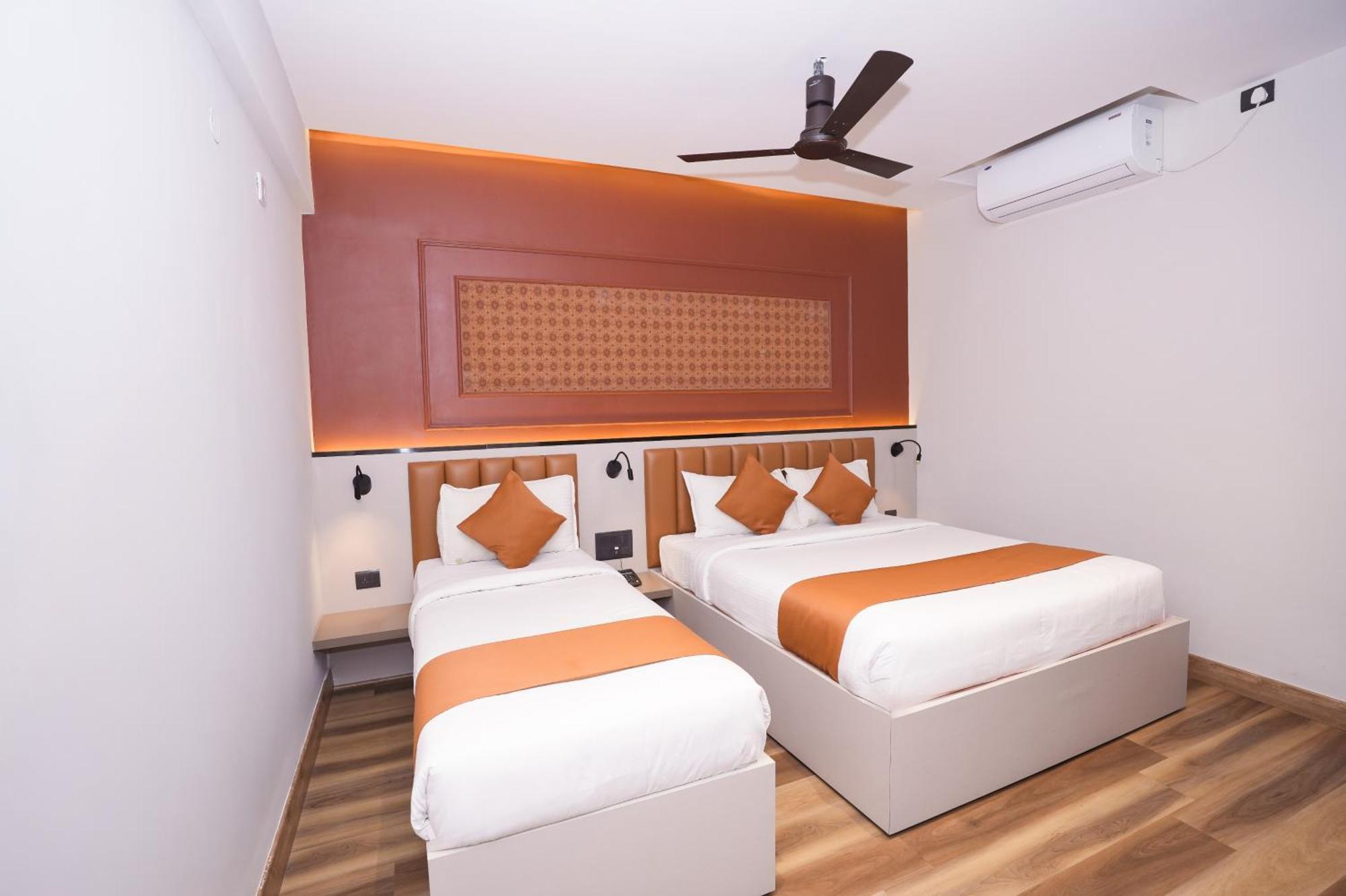 Vaishnavi Residency Hotel Bangalore Bagian luar foto