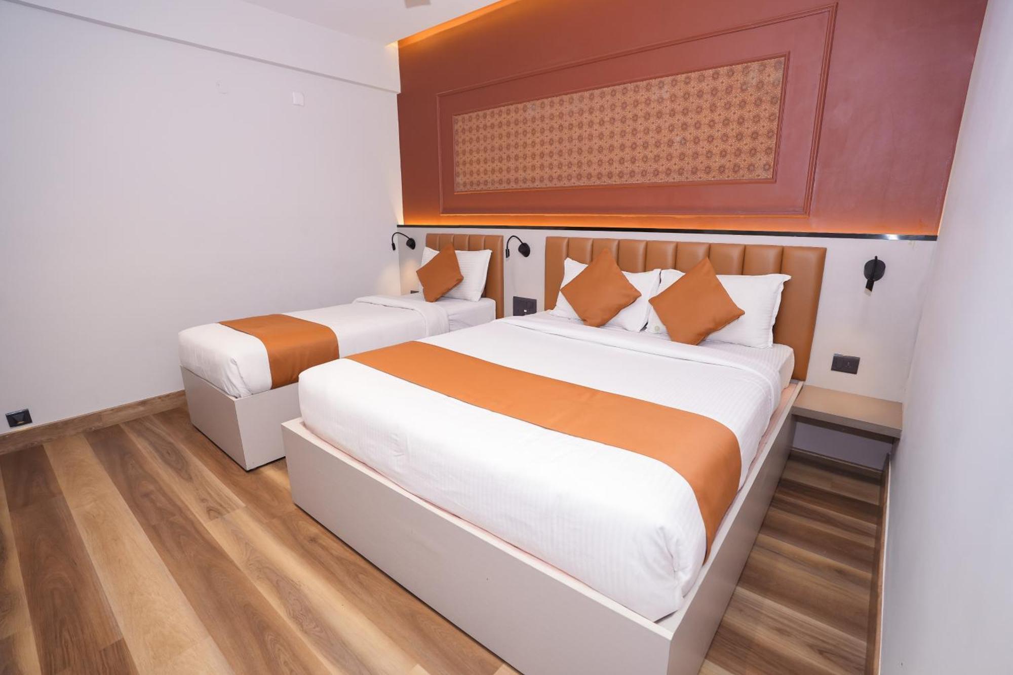 Vaishnavi Residency Hotel Bangalore Bagian luar foto