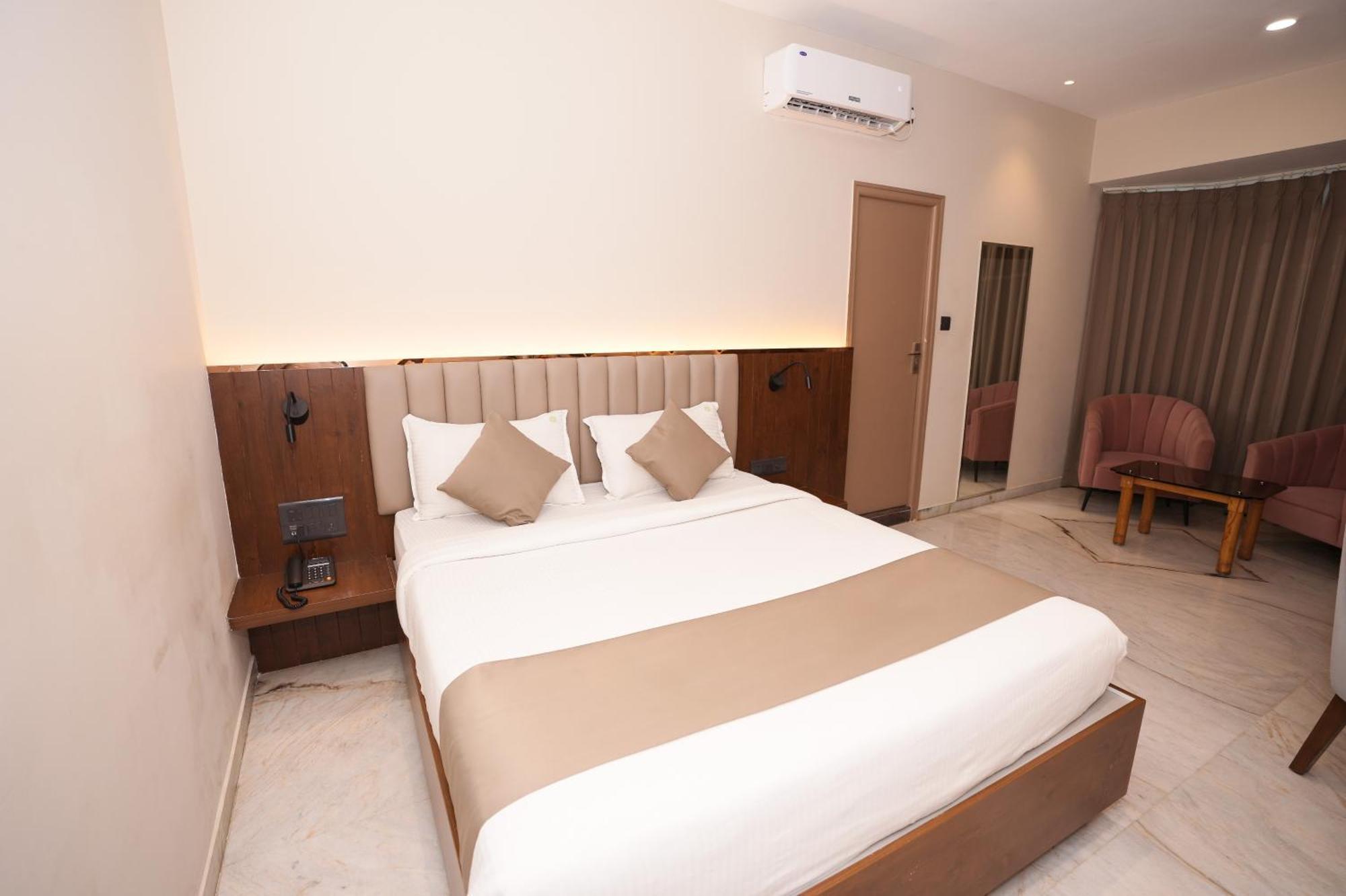 Vaishnavi Residency Hotel Bangalore Bagian luar foto