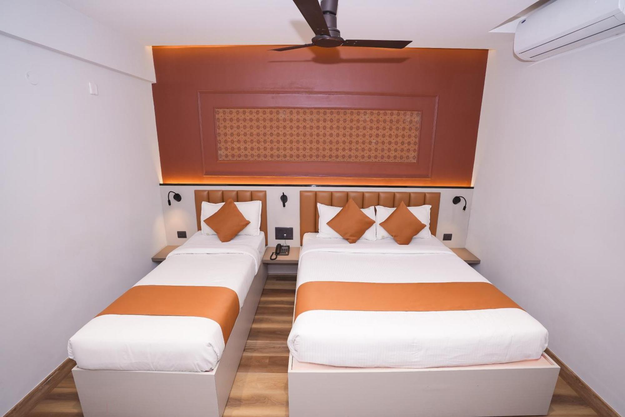 Vaishnavi Residency Hotel Bangalore Bagian luar foto