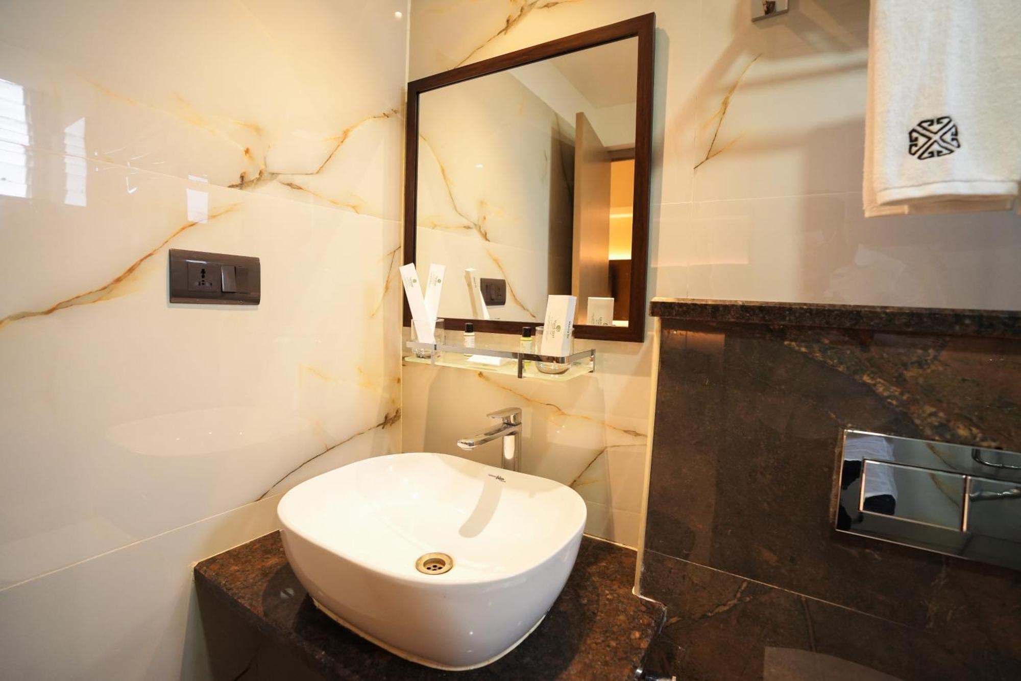 Vaishnavi Residency Hotel Bangalore Bagian luar foto