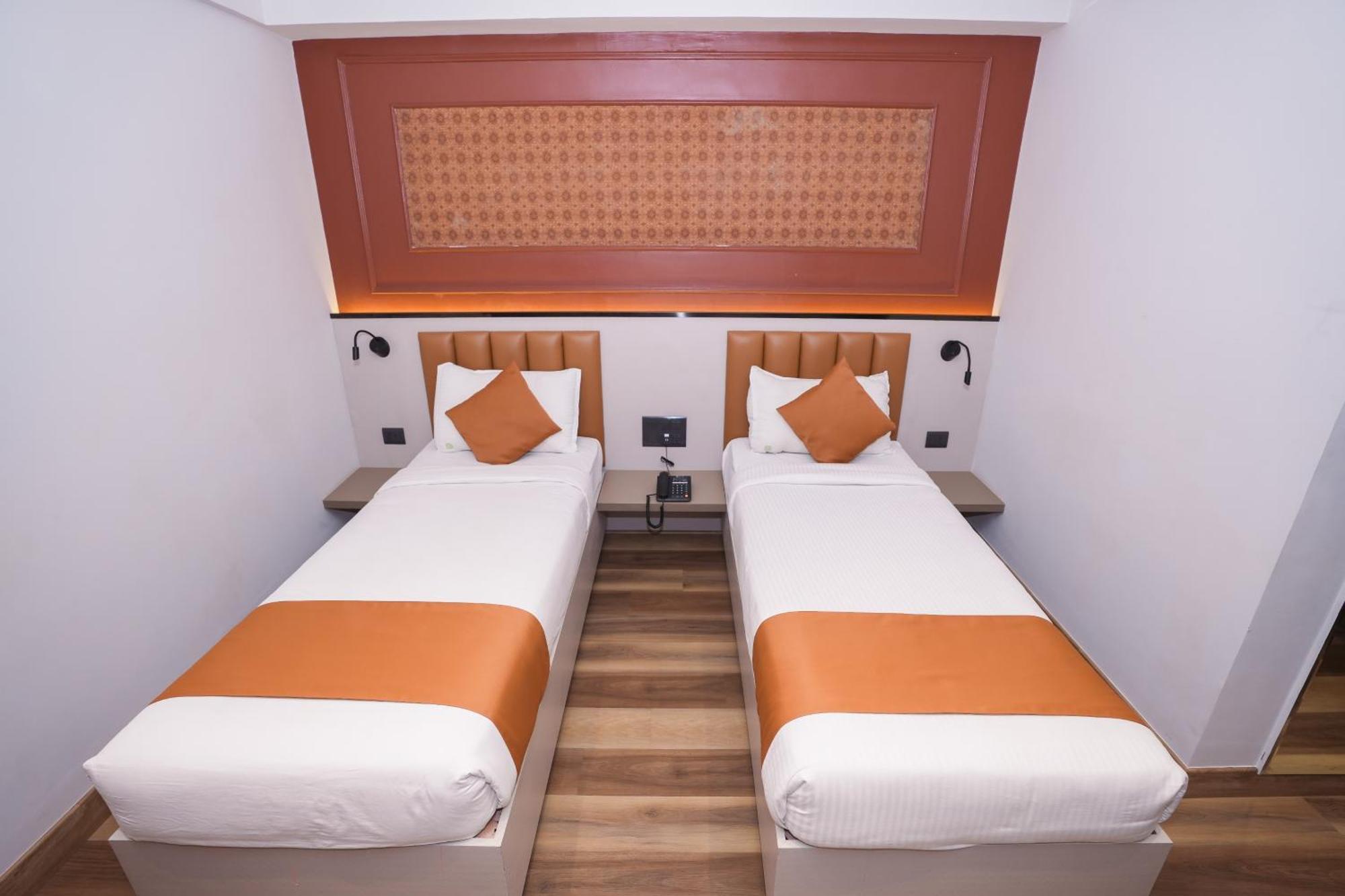 Vaishnavi Residency Hotel Bangalore Bagian luar foto