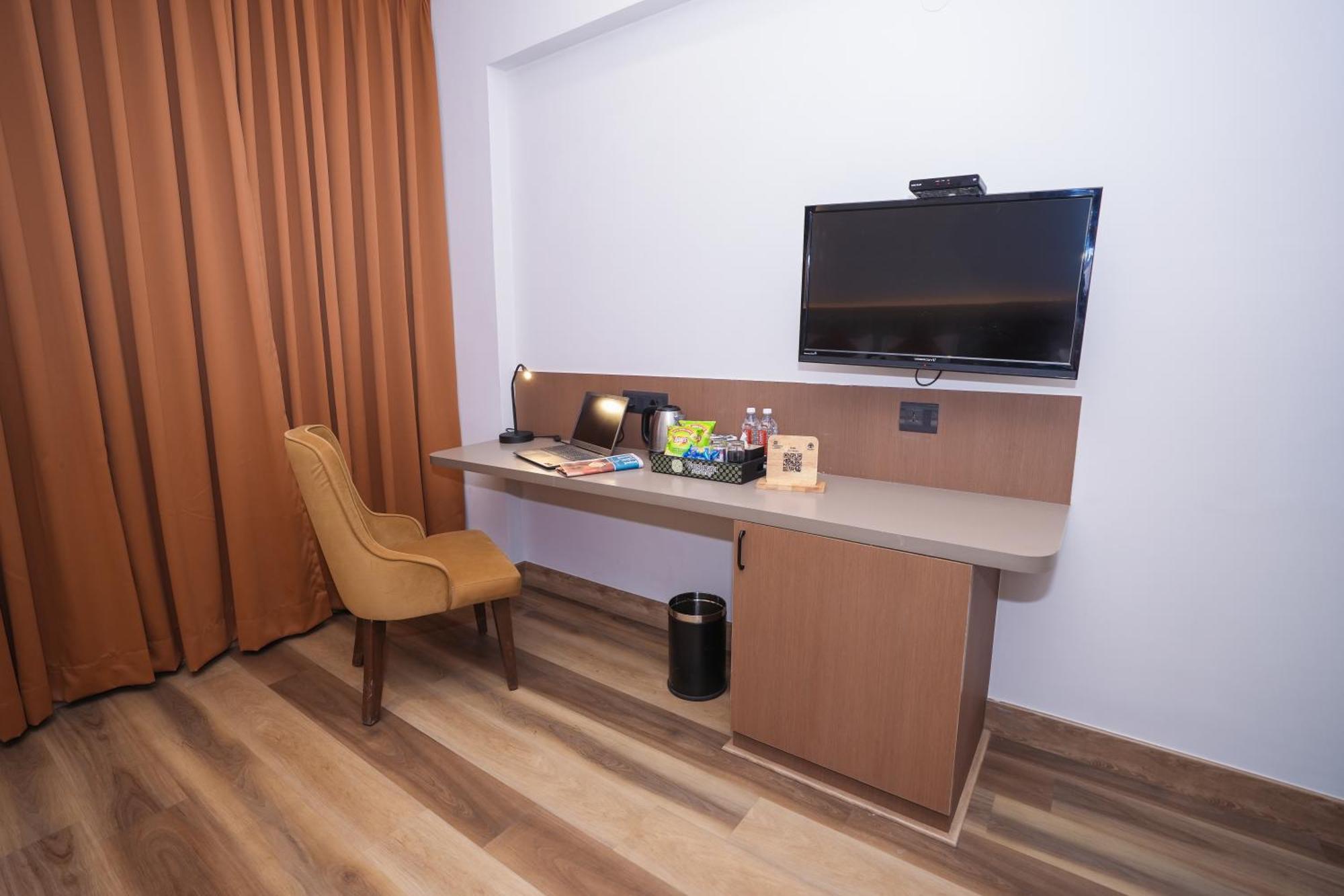 Vaishnavi Residency Hotel Bangalore Bagian luar foto