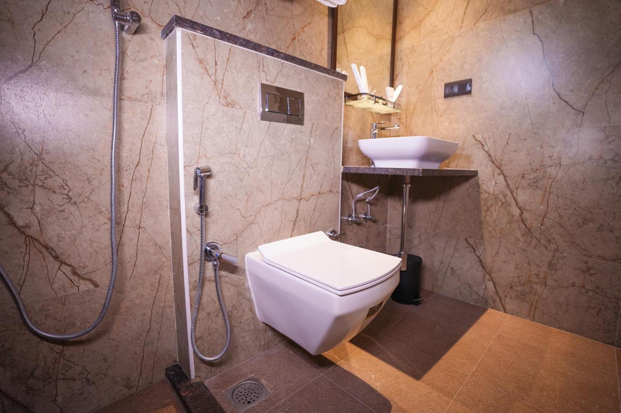 Vaishnavi Residency Hotel Bangalore Bagian luar foto