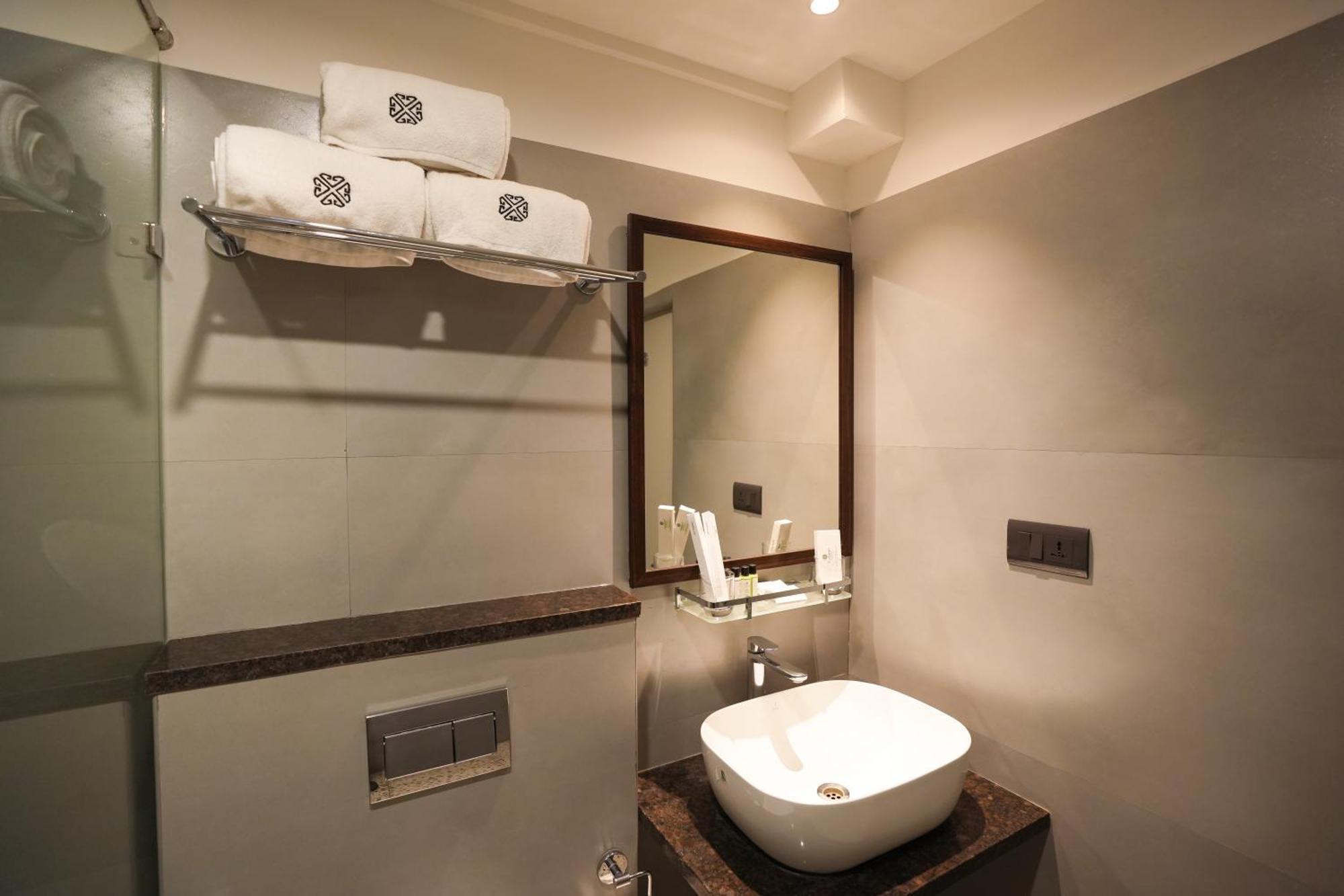 Vaishnavi Residency Hotel Bangalore Bagian luar foto