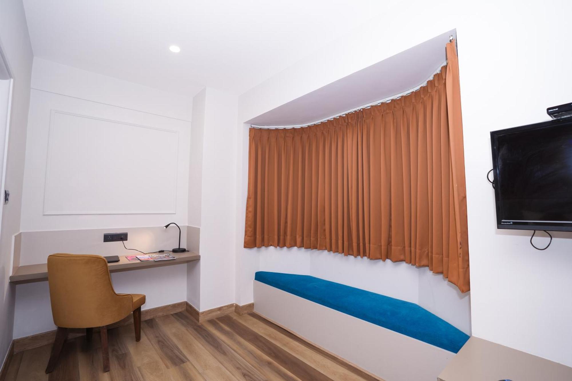 Vaishnavi Residency Hotel Bangalore Bagian luar foto