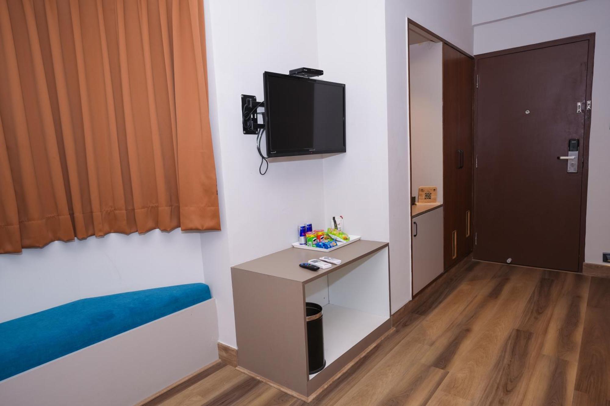 Vaishnavi Residency Hotel Bangalore Bagian luar foto